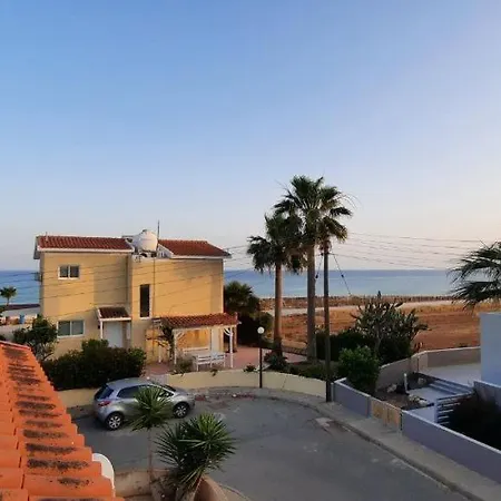 بيت للعطل Leo Boutique Beachfront