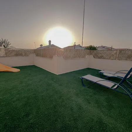 Leo Boutique Beachfront بيت للعطل